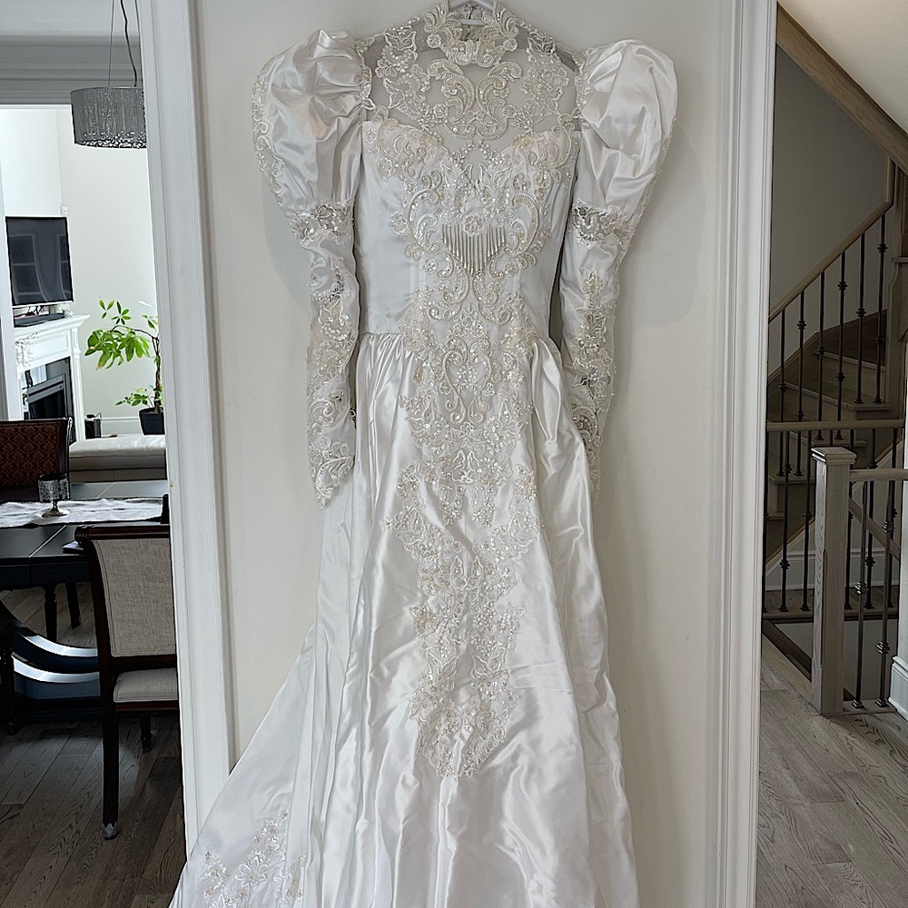 Wedding dress 👰🏻‍♀️👰🏻‍♂️